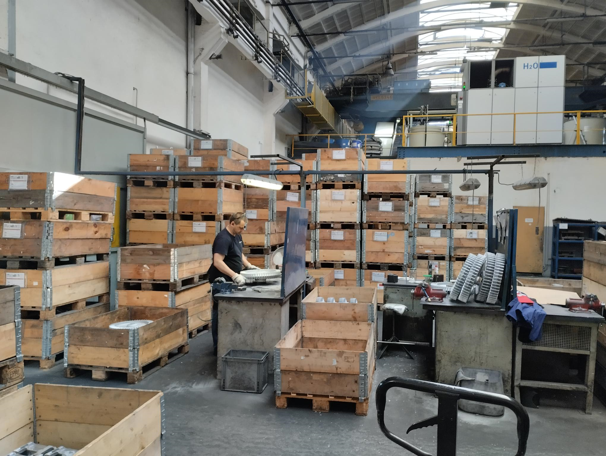 Slévárenský dělník – apretace kokilárny