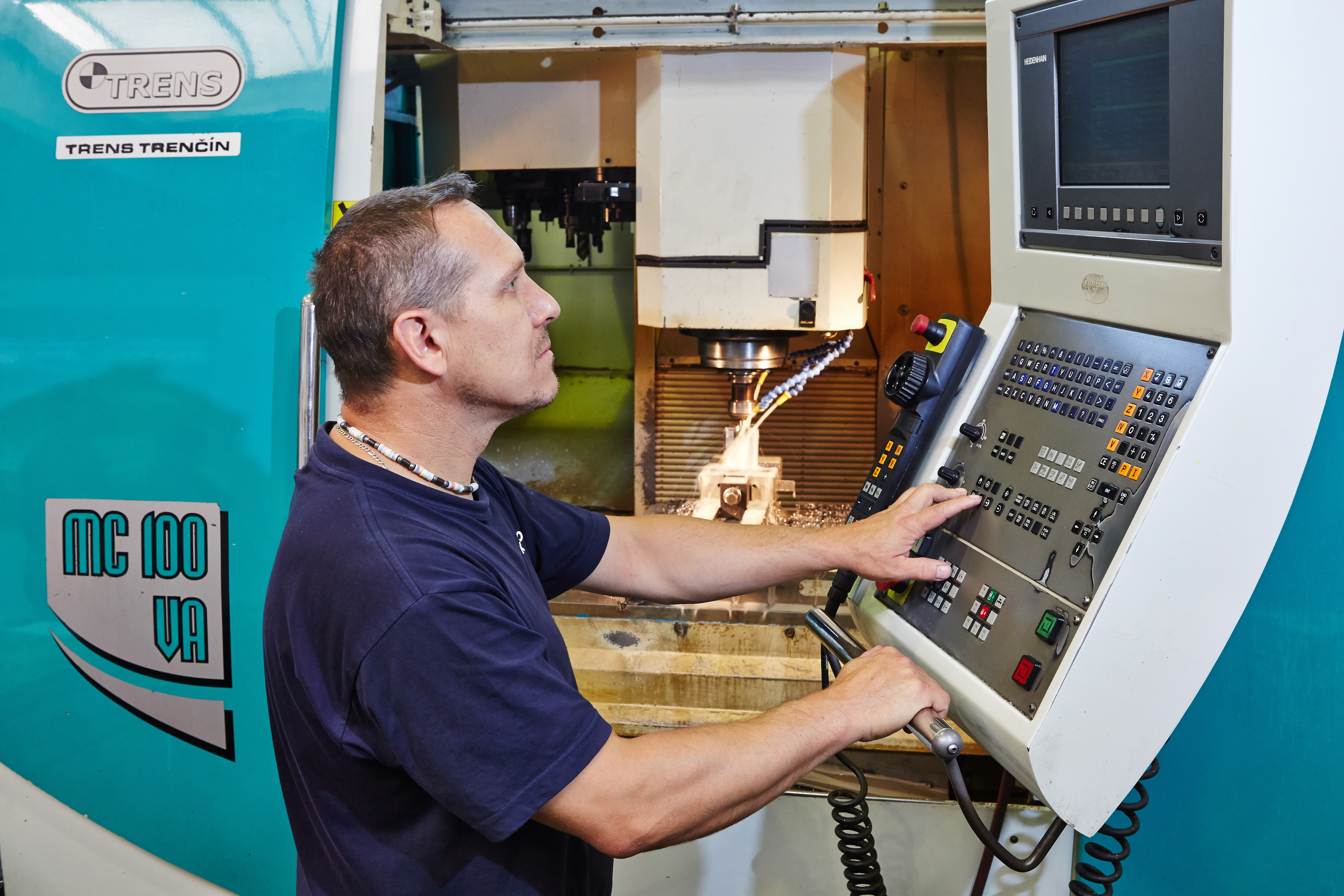 CNC frézař